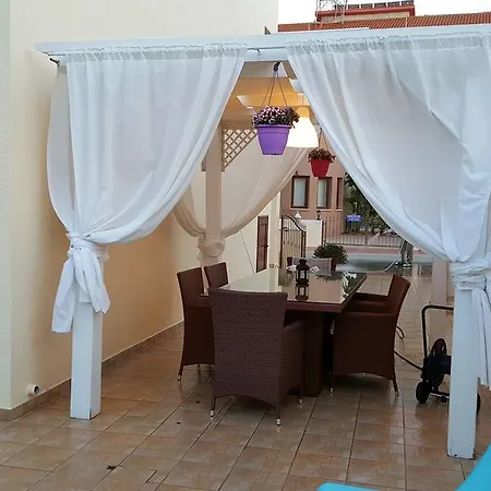Gabriel Villa *